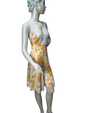 1970s floral nylon slip with lace inserts by Wirkmode Size S